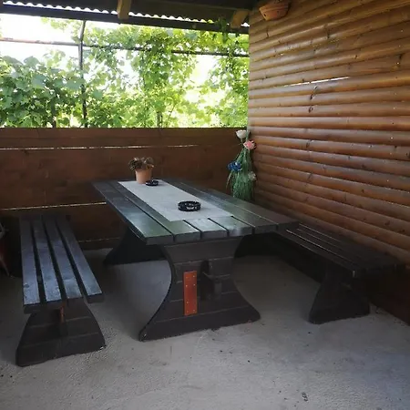 Bed and breakfast Osmica- *